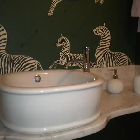 Apartment Zebra Rosso